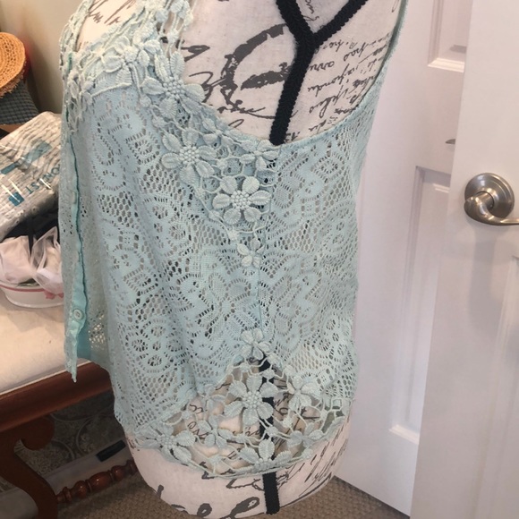 Pretty UO top - Picture 3 of 4